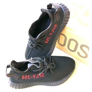 Women’s Yeezy Boost 350 V2 in Black, Size 7.5 US